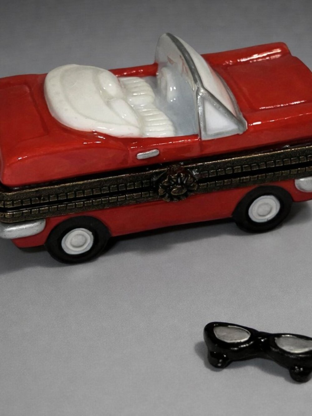 Midwest of Cannon Falls Red Car Hinged Trinket Box w/ Sunglasses Charm Porcelain